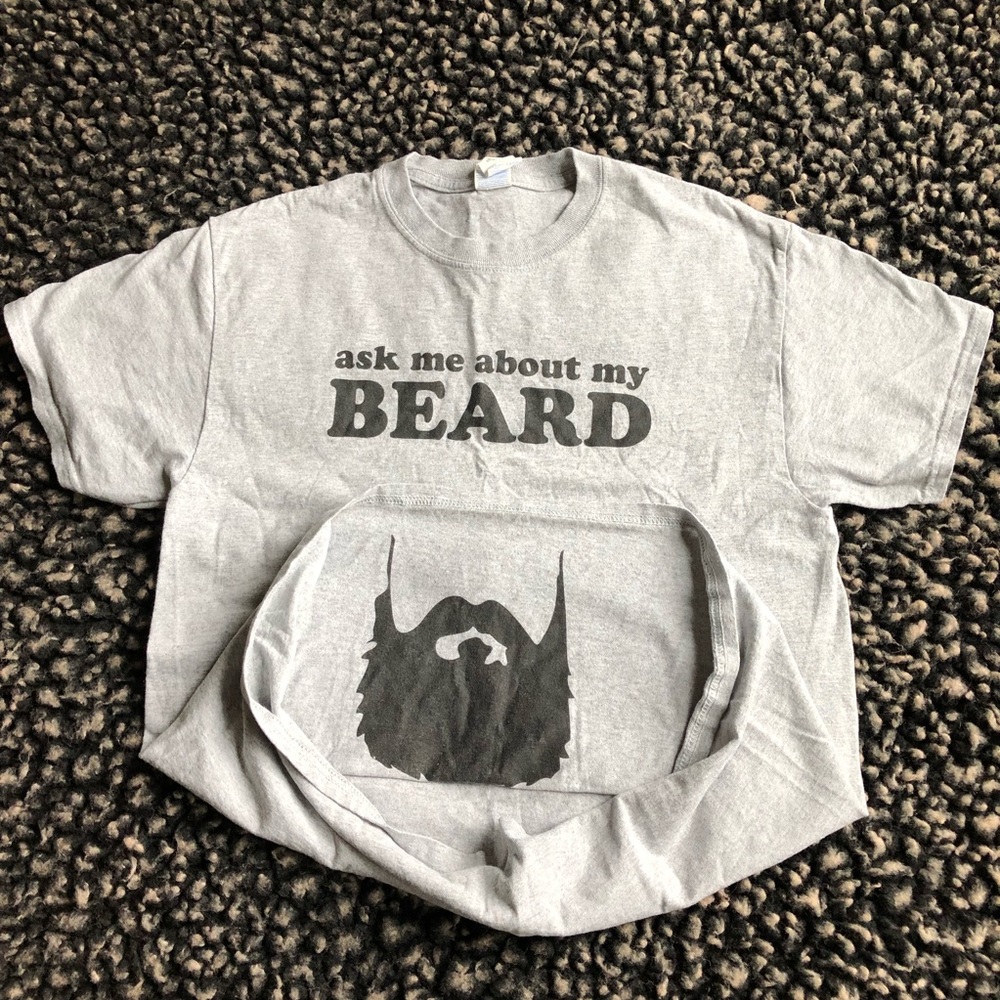 Gildan “ask me about my beard” graphic t-shirt M